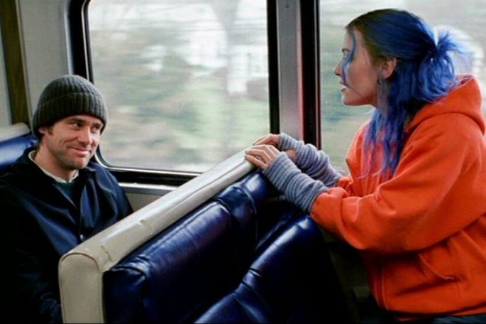 Brilho eterno de uma mente sem lembranças é dirigido por Michel Gondry, com roteiro de Charlie Kaufman. Os atores principais são Jim Carrey Kate Winslet.