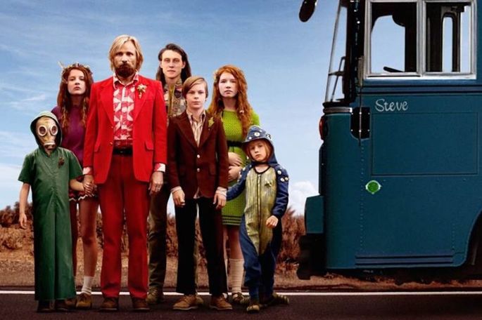 Capitão Fantástico é dirigido e escrito por Matt Ross. Com atualção de por Viggo Mortensen