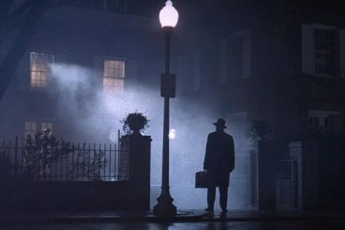 Escrito por William Peter Blatty e dirigido William Friedkin, O exorcista de 1973 é hoje um filme de culto para os amantes do terror e paranormal