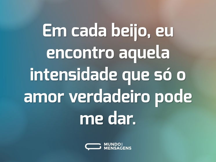 Em cada beijo, eu encontro aquela intensidade que só o amor verdadeiro pode me dar.