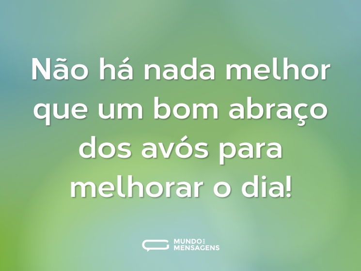 Não há nada melhor que um bom abraço dos avós para melhorar o dia!
