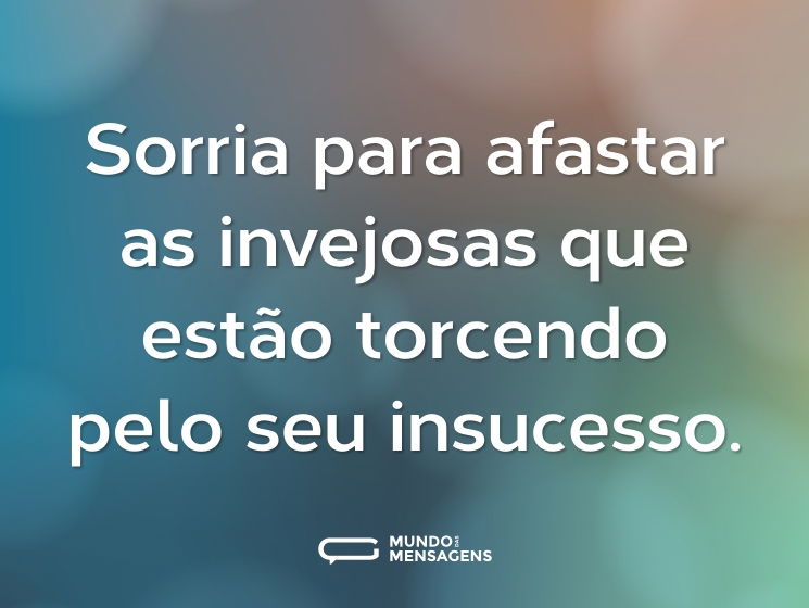 Sorria para afastar as invejosas que estão torcendo pelo seu insucesso.